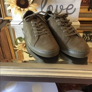 Banana Republic Men’s sneakers leather trim